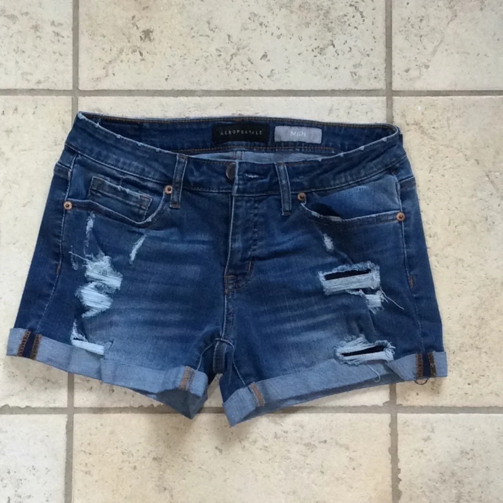 Aeropostale MIDI destroyed denim short